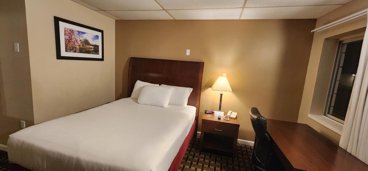 Nashoba Valley Inn & Suites Ayer Buitenkant foto