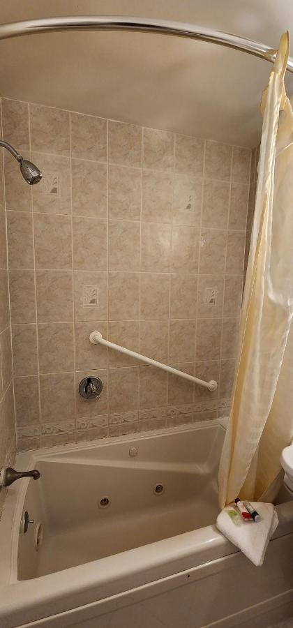 Nashoba Valley Inn & Suites Ayer Buitenkant foto