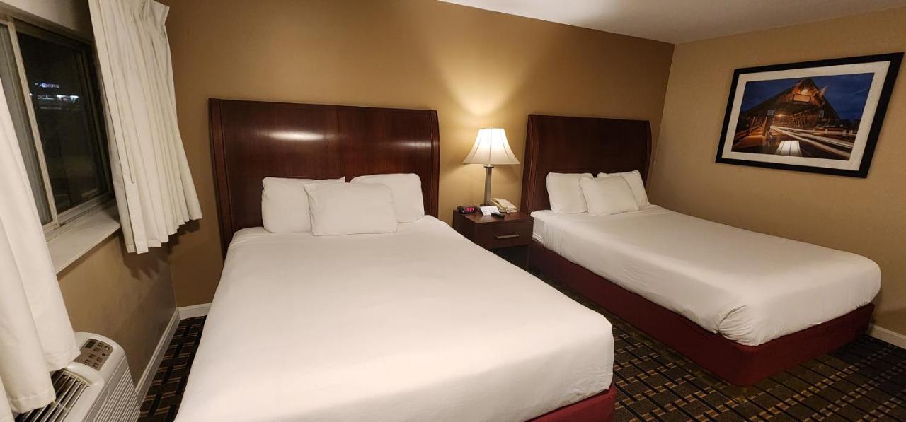 Nashoba Valley Inn & Suites Ayer Buitenkant foto
