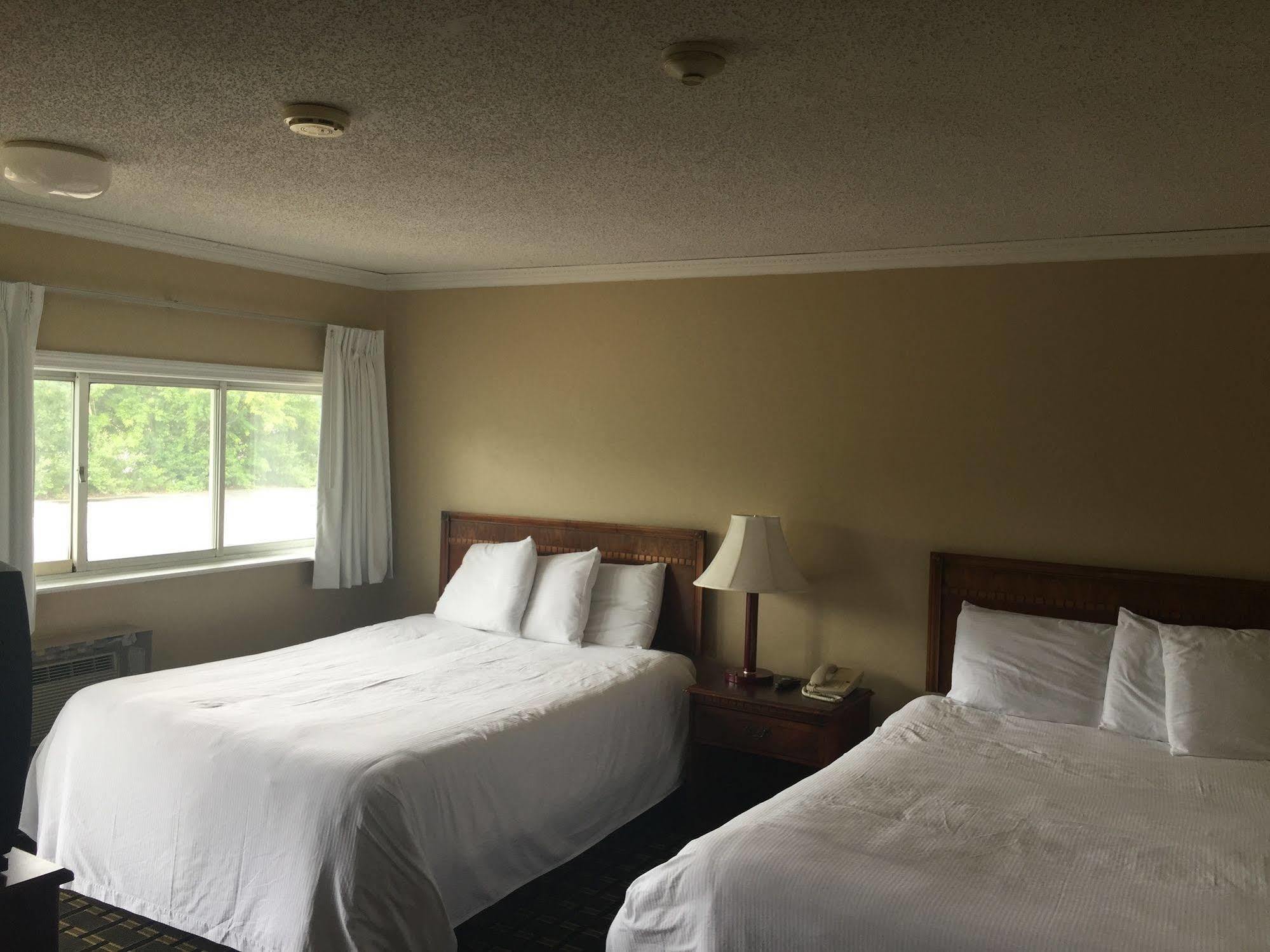 Nashoba Valley Inn & Suites Ayer Buitenkant foto