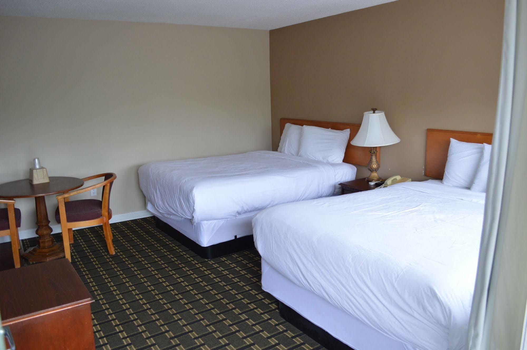 Nashoba Valley Inn & Suites Ayer Buitenkant foto