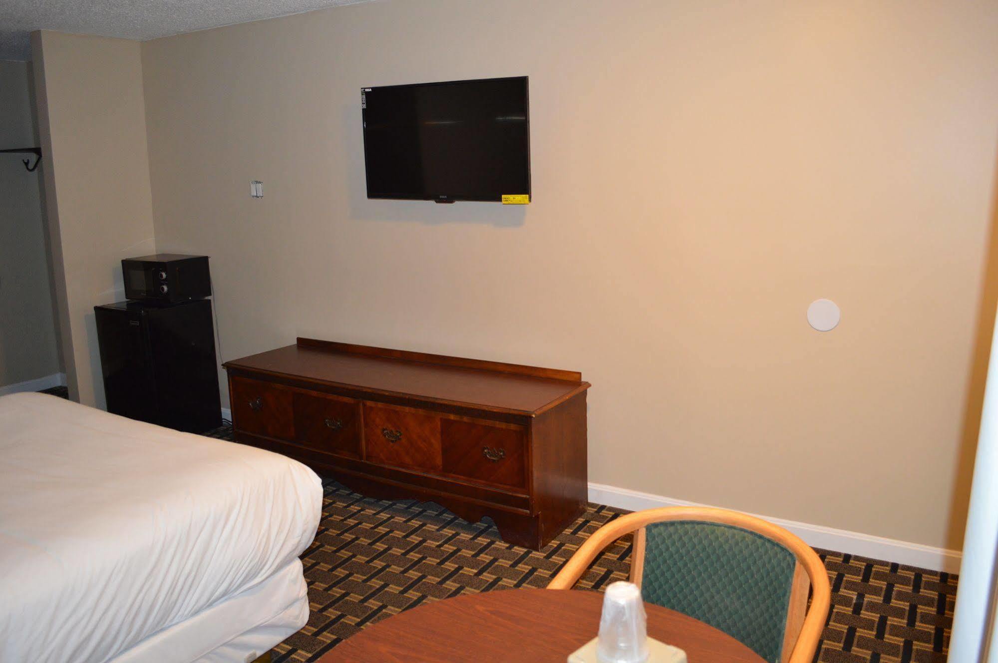 Nashoba Valley Inn & Suites Ayer Buitenkant foto