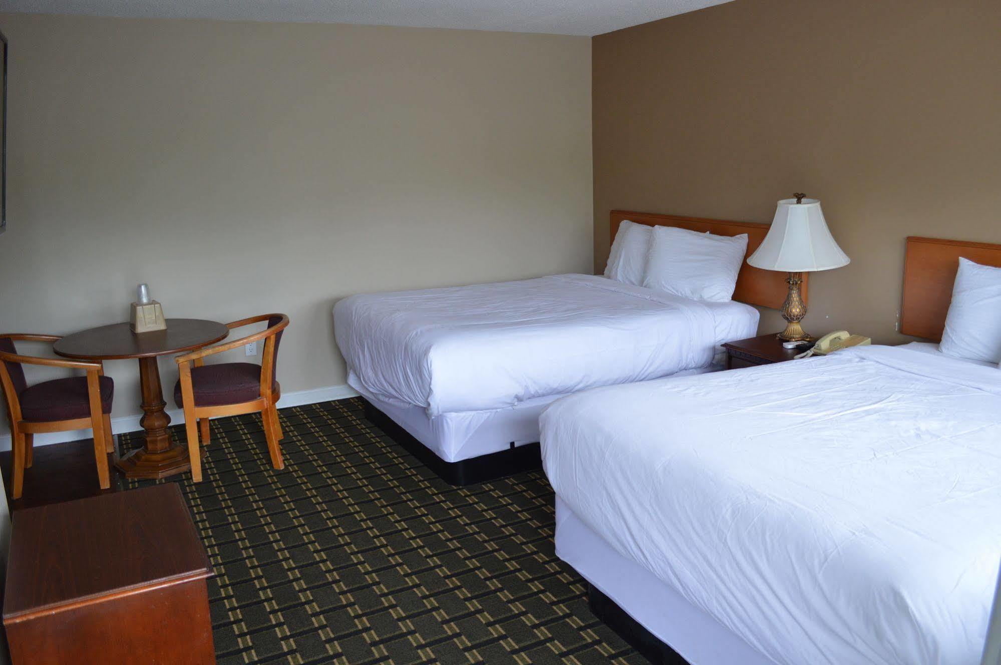 Nashoba Valley Inn & Suites Ayer Buitenkant foto