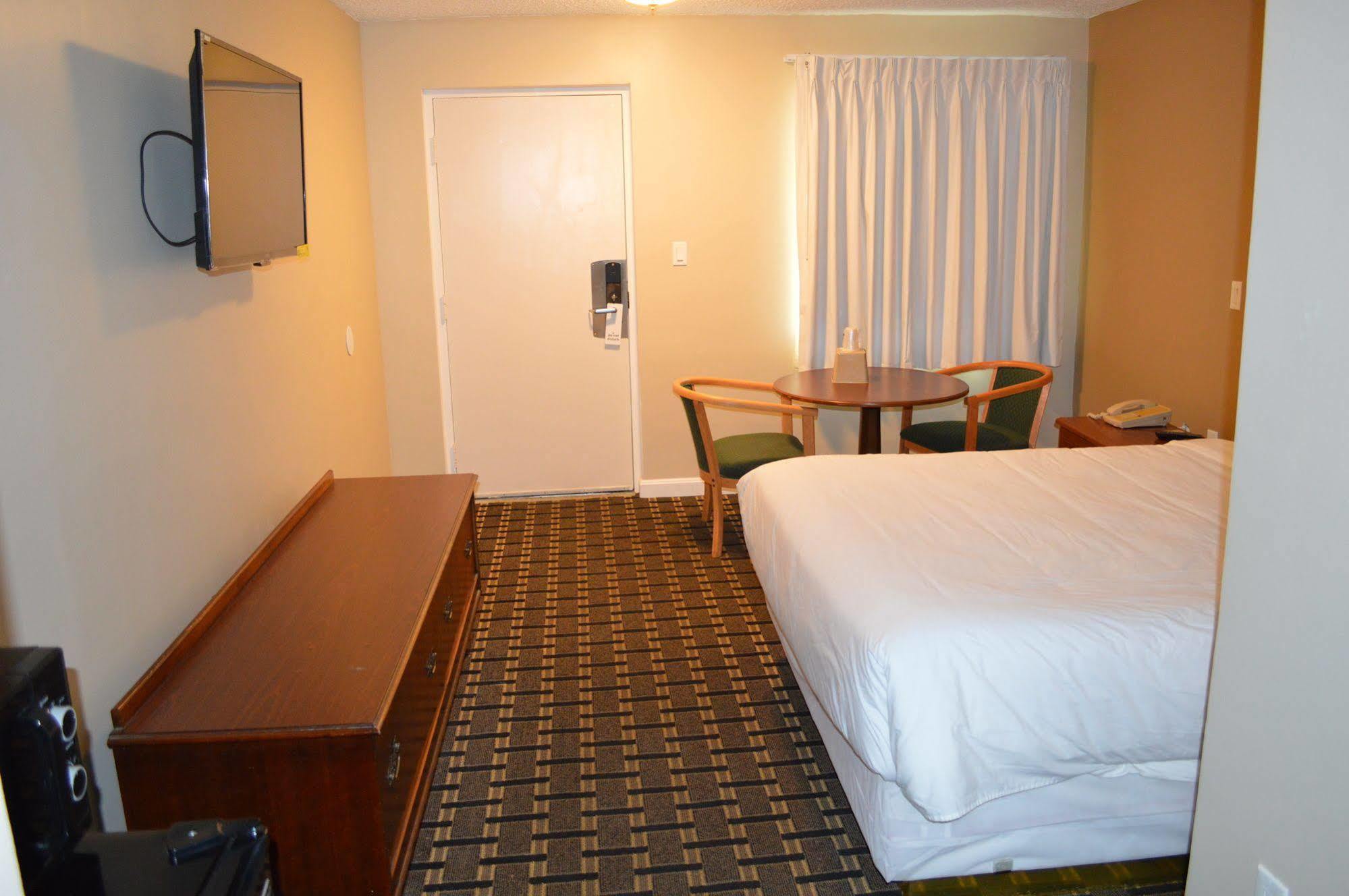 Nashoba Valley Inn & Suites Ayer Buitenkant foto